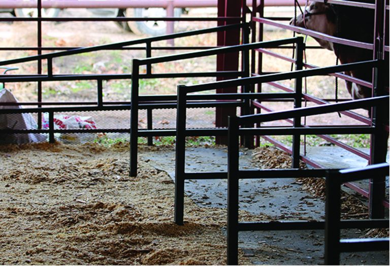 Steel shorty stall divider - image 2