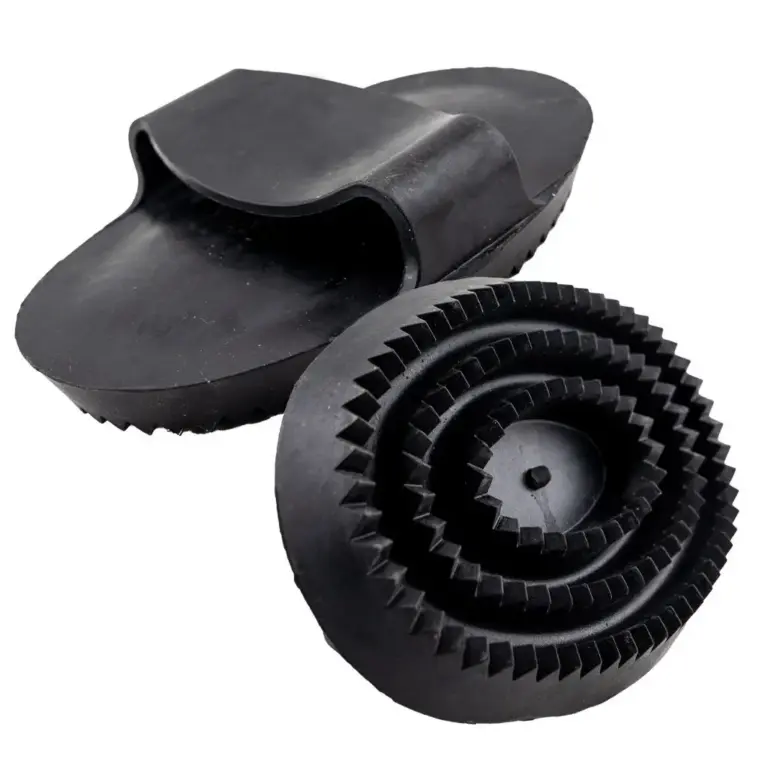 Rubber curry comb